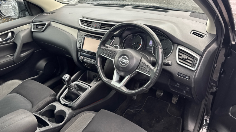 Nissan Qashqai 1.2 DiG-T N-Connecta 5dr Petrol Hatchback